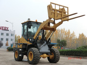 wheel loader 918 with pallet fork and bucket